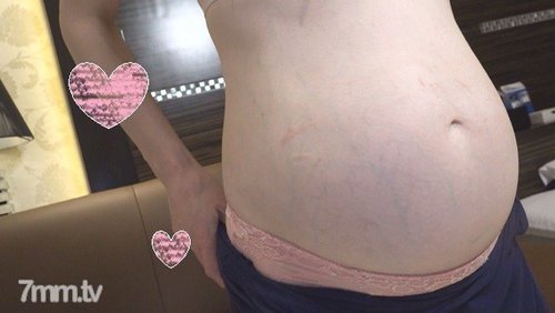 MILF Enceinte Solo Non Censuré - Chatte Poilue Plan Serré Filmée Par Soi-Même