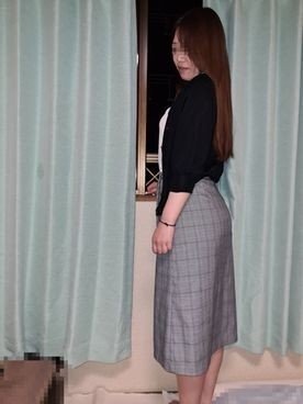 Verschuldete Büro-Dame bekommt 4-mal im Empfangsbereich abgespritzt