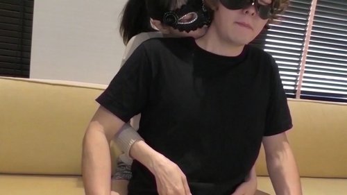 Épouse mature 40 ans non censurée: MILF excitée suce une bite étrangère