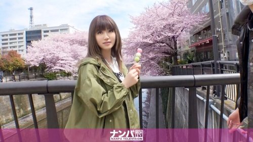 桜祭でスカウトされた女子大生：初の撮影で巨乳を披露