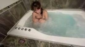 Hotelbalkon-Action: Nackt im Freien mit spritzendem Orgasmus